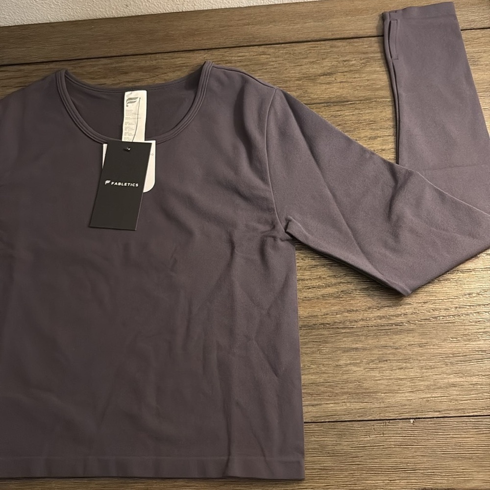 NWT [Fabletics] Long Sleeve Fitted Stretch Cropped Athletic Top Women’s Sz Small - Picture 3 of 9
